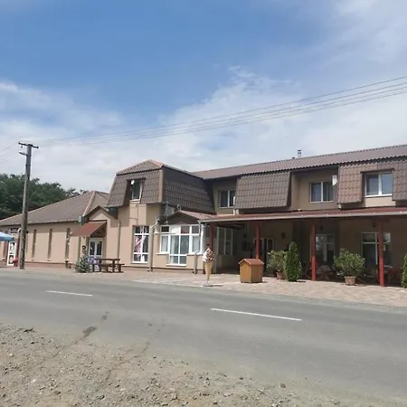 Kek Laguna Panzio Bed & Breakfast Dombrad