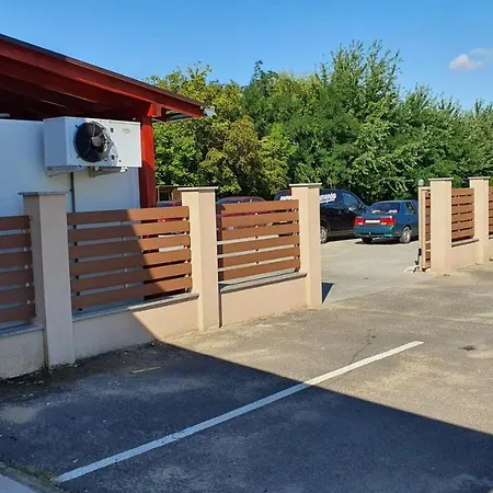 Kek Laguna Panzio Bed & Breakfast Dombrád