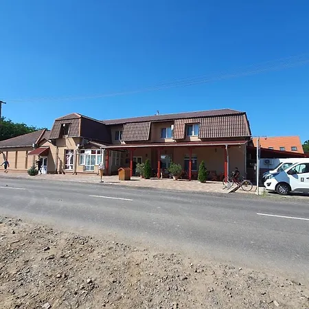 Bed & Breakfast Kek Laguna Panzio 3*