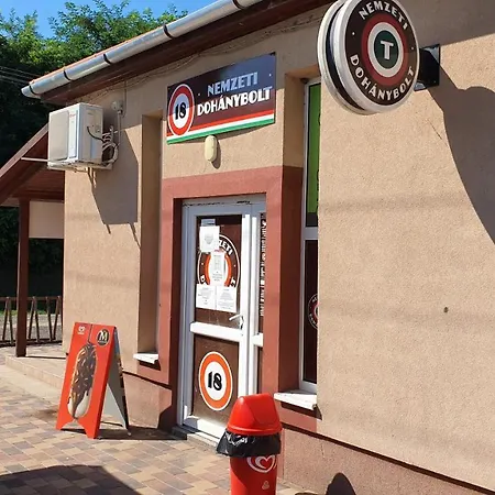 Kek Laguna Panzio Bed & Breakfast Dombrád