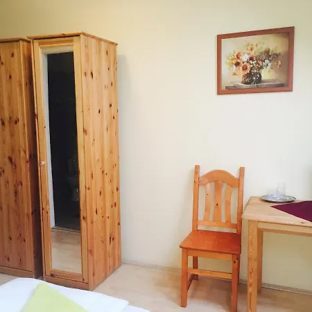 Kek Laguna Panzio Bed & Breakfast Dombrád