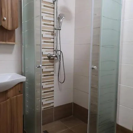 Alojamento de Acomodação e Pequeno-almoço Kék Lagúna Panzió Dombrad