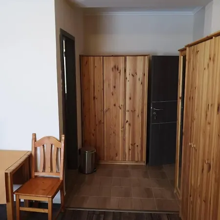 Kek Laguna Panzio Bed & Breakfast Dombrád