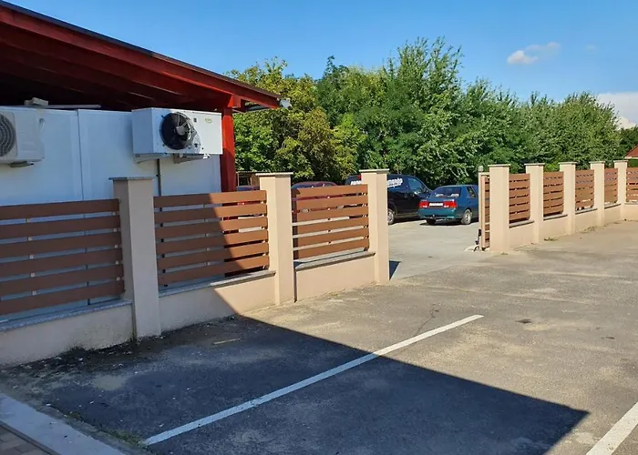 Kek Laguna Panzio Frühstückspension Dombrád