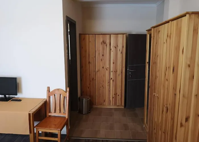 Kek Laguna Panzio Frühstückspension Dombrád